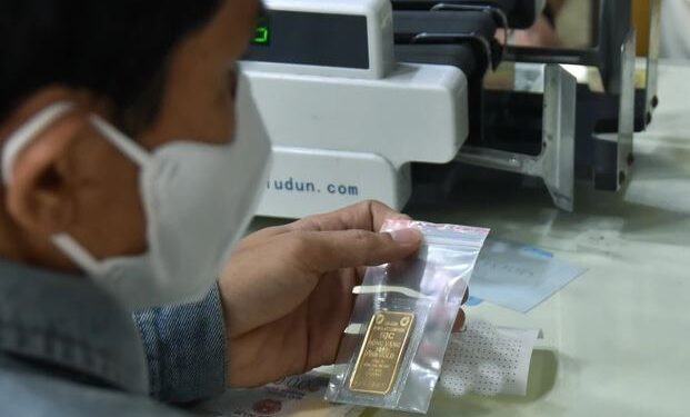 Gold Price Table on 23 July: Global Gold Drops Below 2400 USD, SJC Reduces Gold Bar Selling Price by 500,000 VND