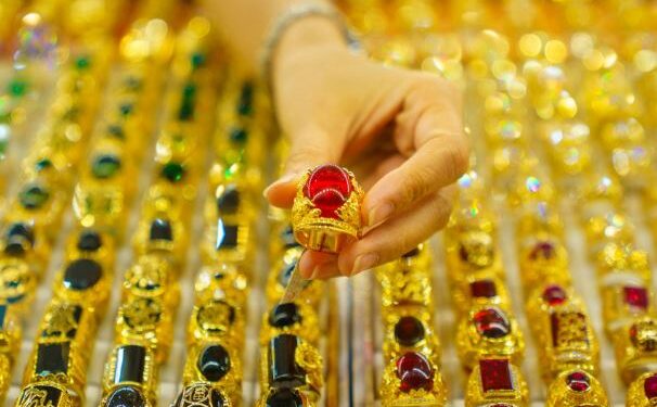 Gold Ring 9999 session August 23: Fluctuating in the same direction as the world, gold ring lost the mark of 78.4 million VND