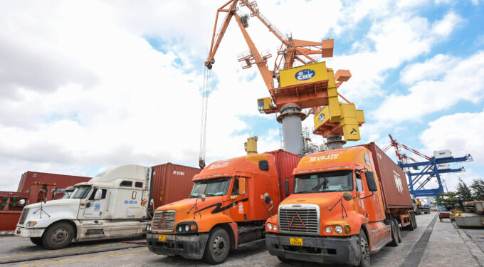 Việt Nam to enjoy trade surplus for 9th consecutive year: experts