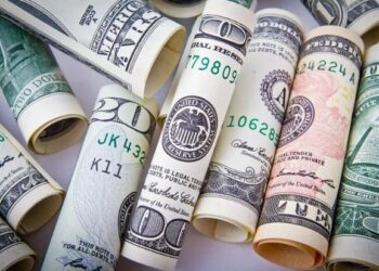 Exchange rate on November 22: Evaporating 100 VND, free USD is 241 VND higher than commercial banks