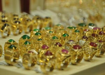 9999 Gold Ring December 7: On the weekend, some businesses lower the price of gold rings